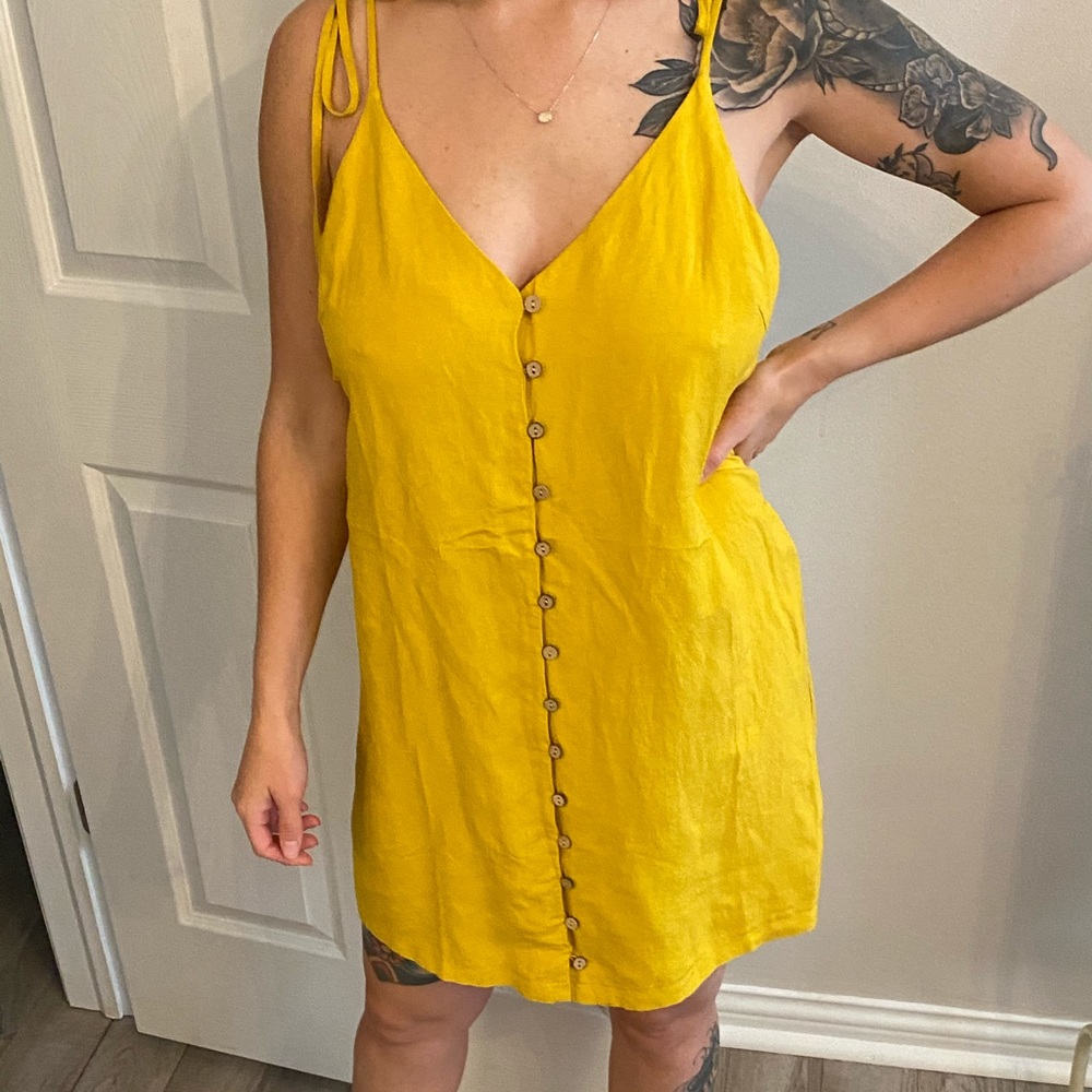 NWT Yellow button dress